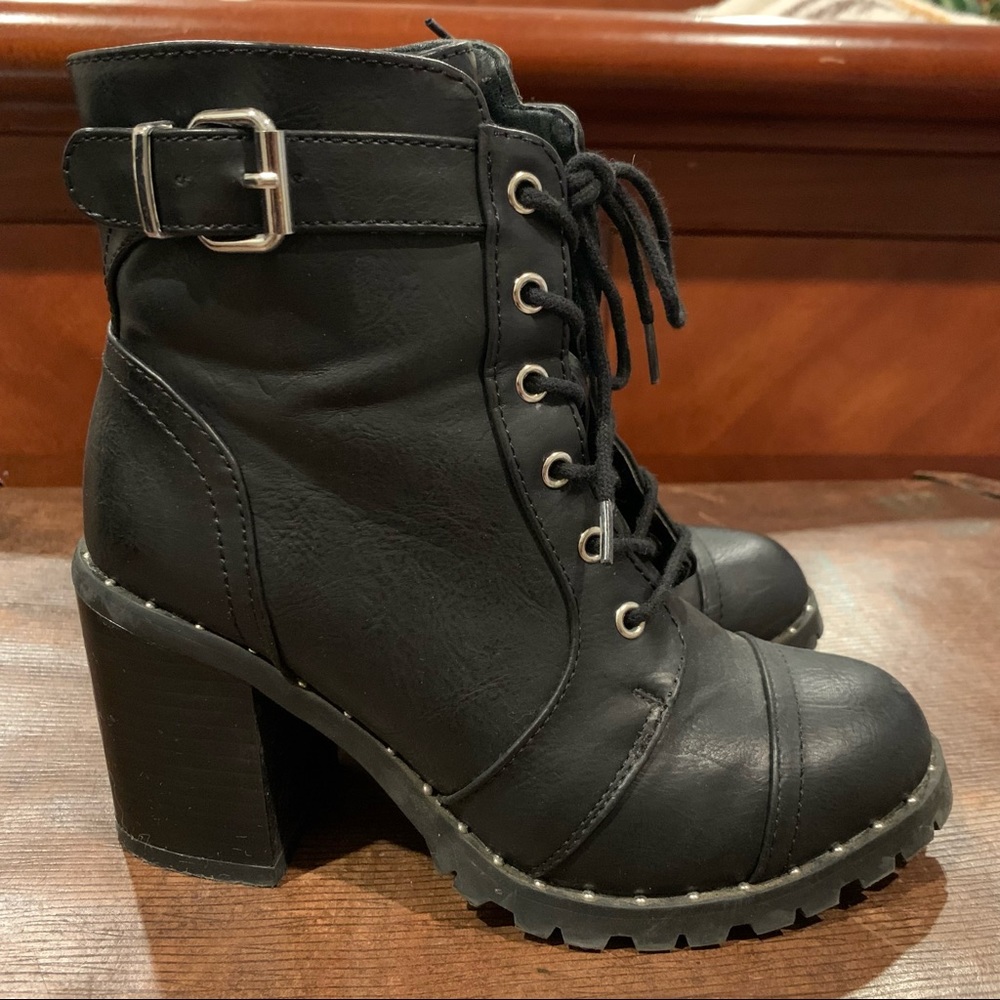 Diba Carryn combat heel bootie with zipper - US Size 6